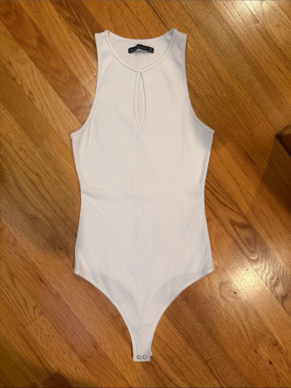 Abercrombie & Fitch White Ribbed Keyhole Halter Bodysuit - Picture 3 of 3